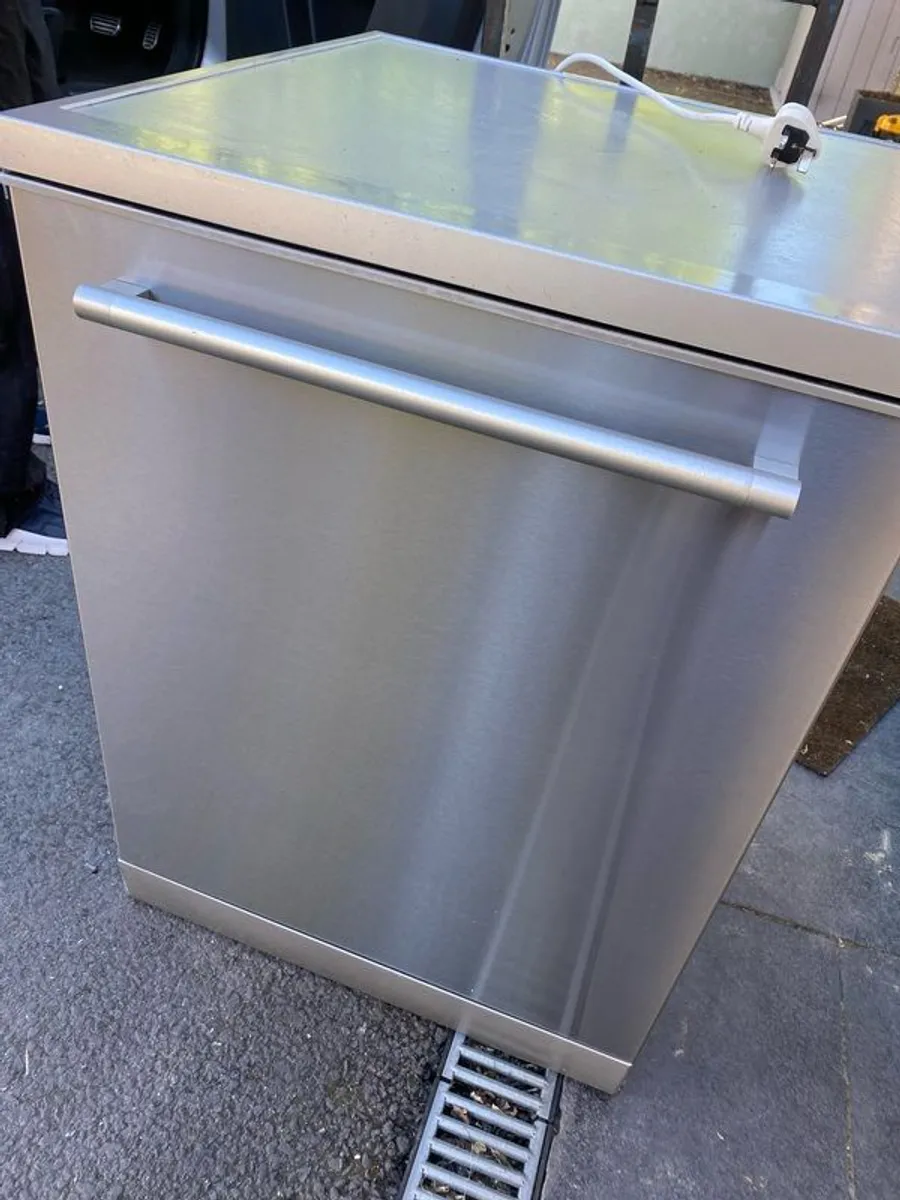 immaculate dishwasher - Image 1
