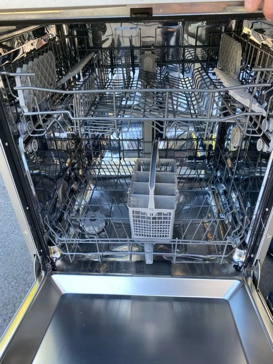 immaculate dishwasher - Image 2