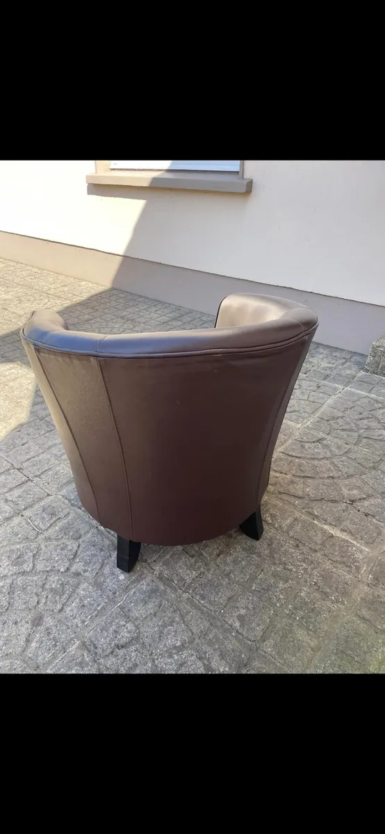 Brown leather tub chair - Image 3