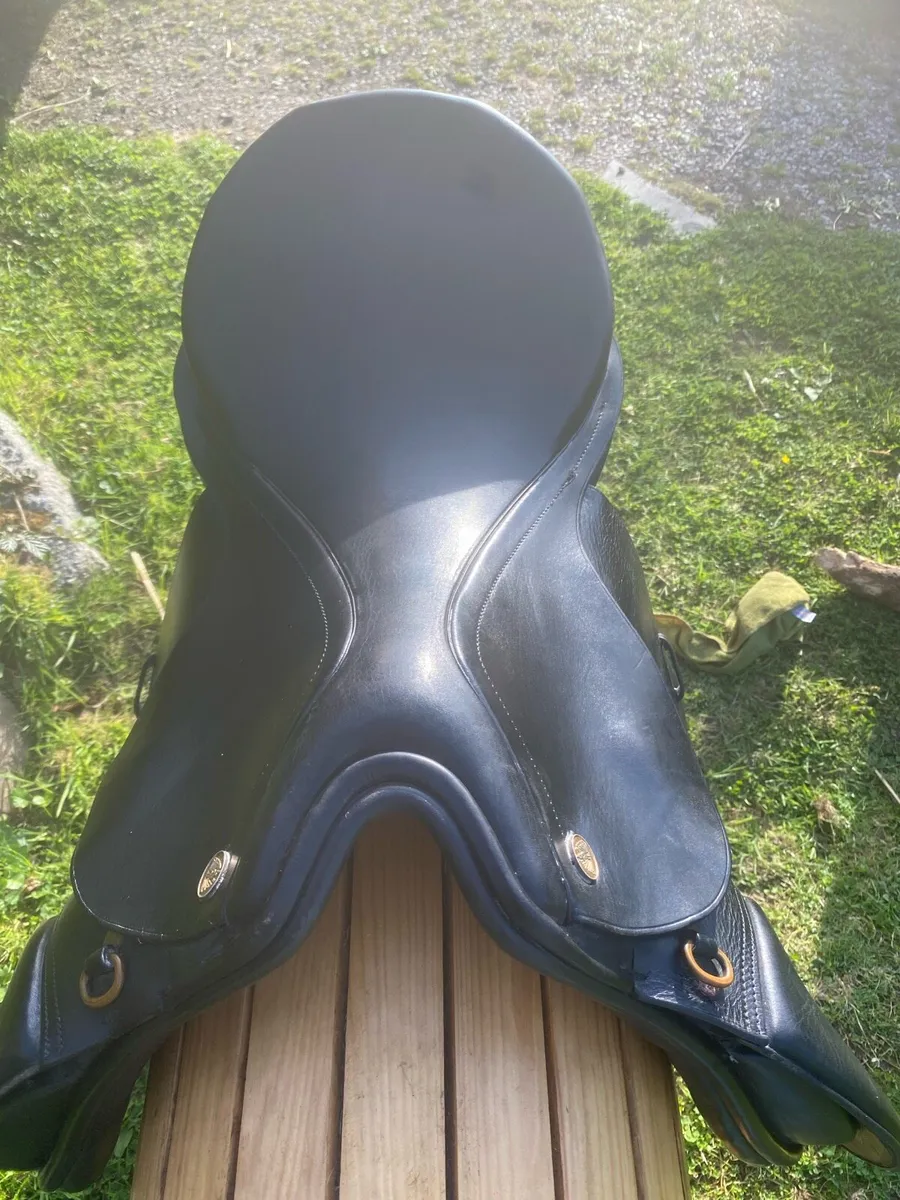17.5 knightrider black Leather saddle medium wide - Image 3