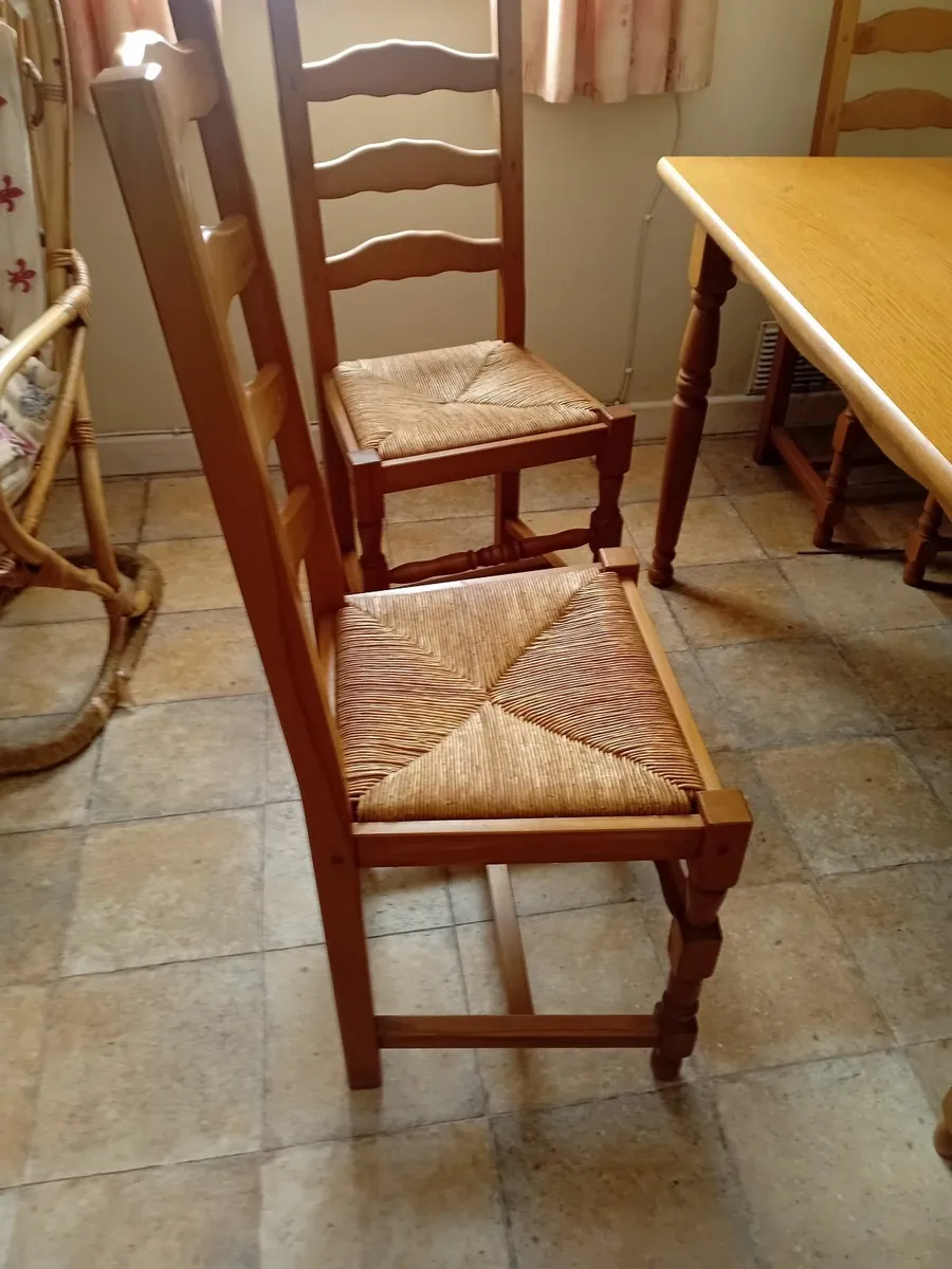 Table and 6 chairs. - Image 2