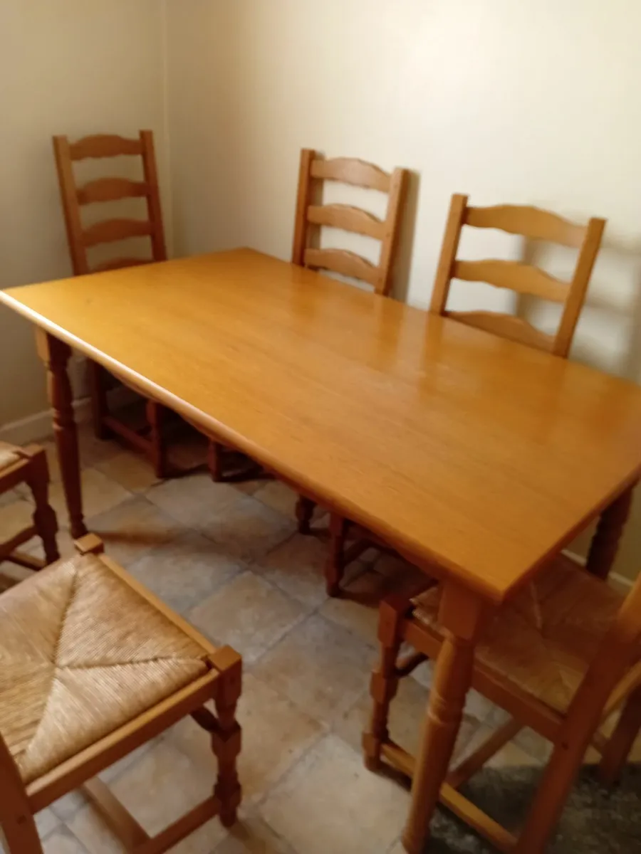 Table and 6 chairs. - Image 1
