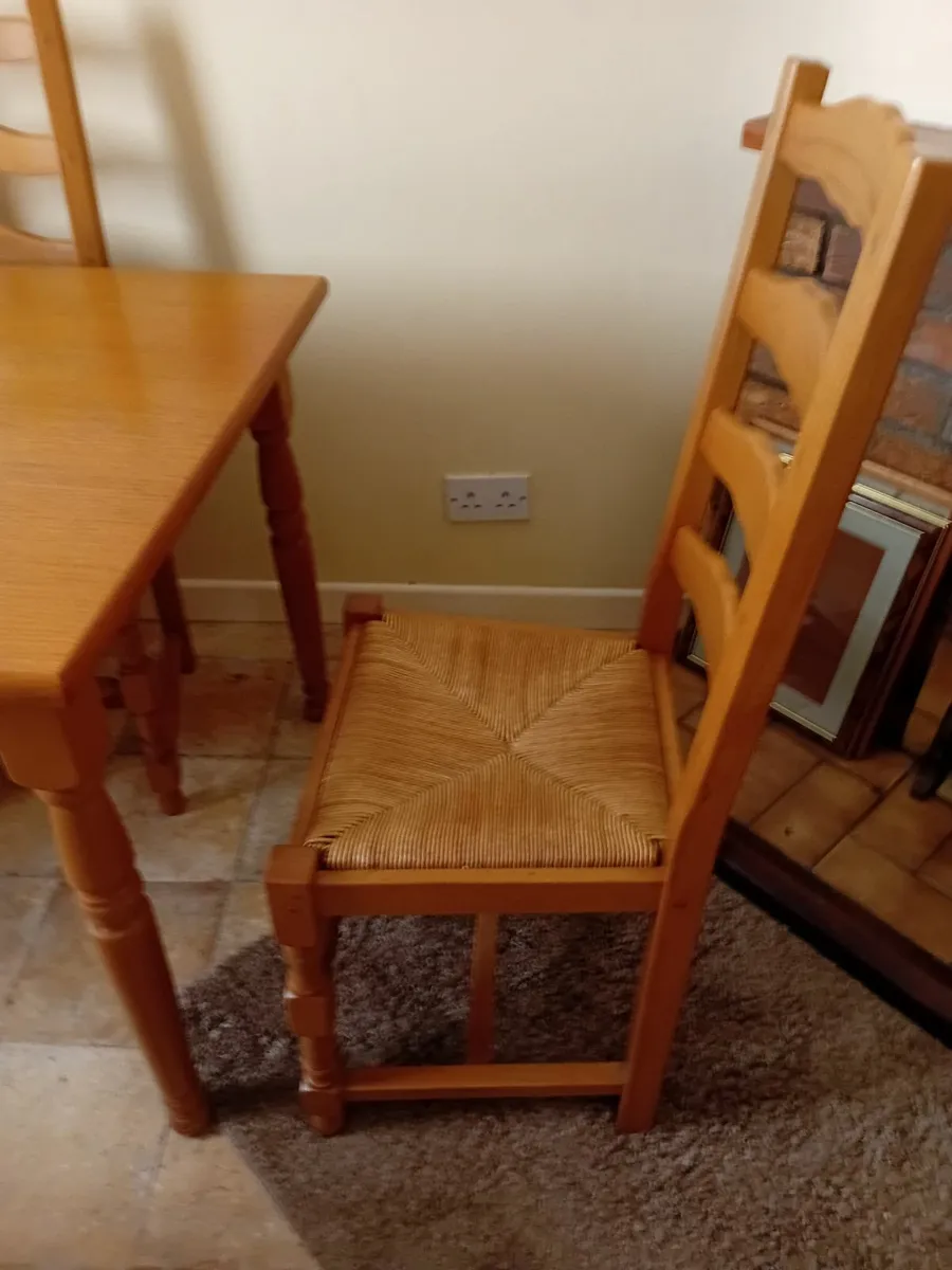 Table and 6 chairs. - Image 3