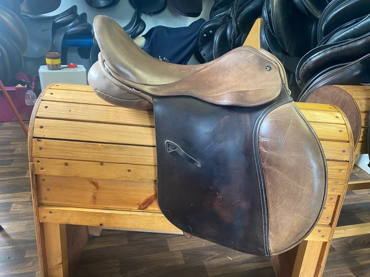Falcon brown Leather saddle WIDE - Image 1