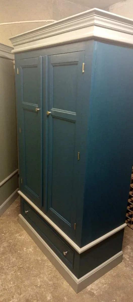 Solid pine wardrobe - Image 1