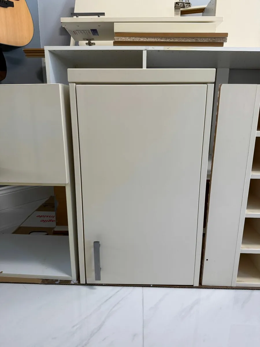 Kitchen units and island - Image 4