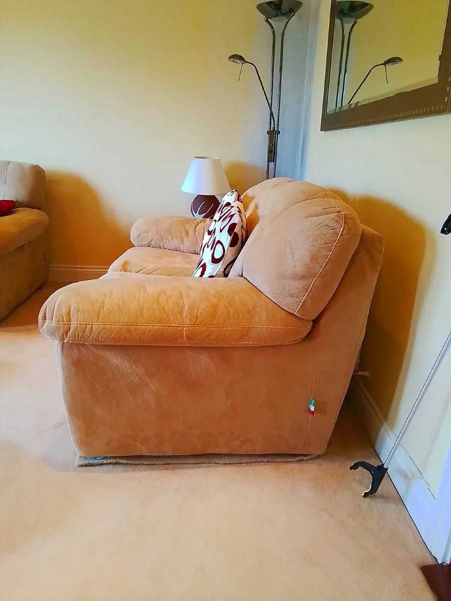 2 seater couch and matching single chair - Image 3