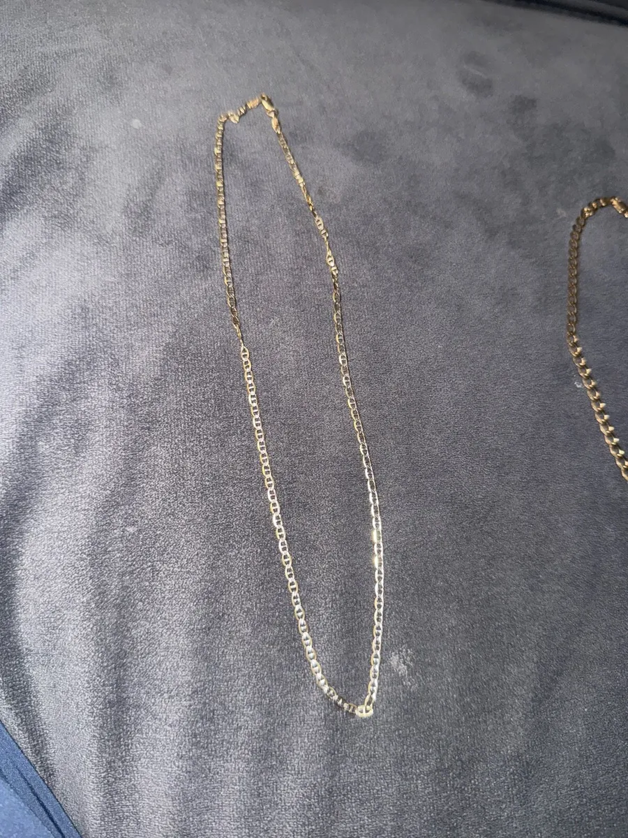 Gold chains - Image 1