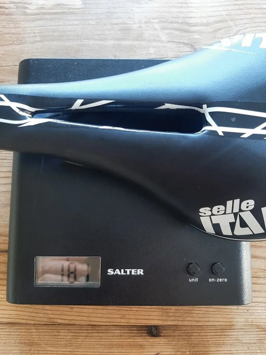 Selle Italia carbon saddle - Image 1