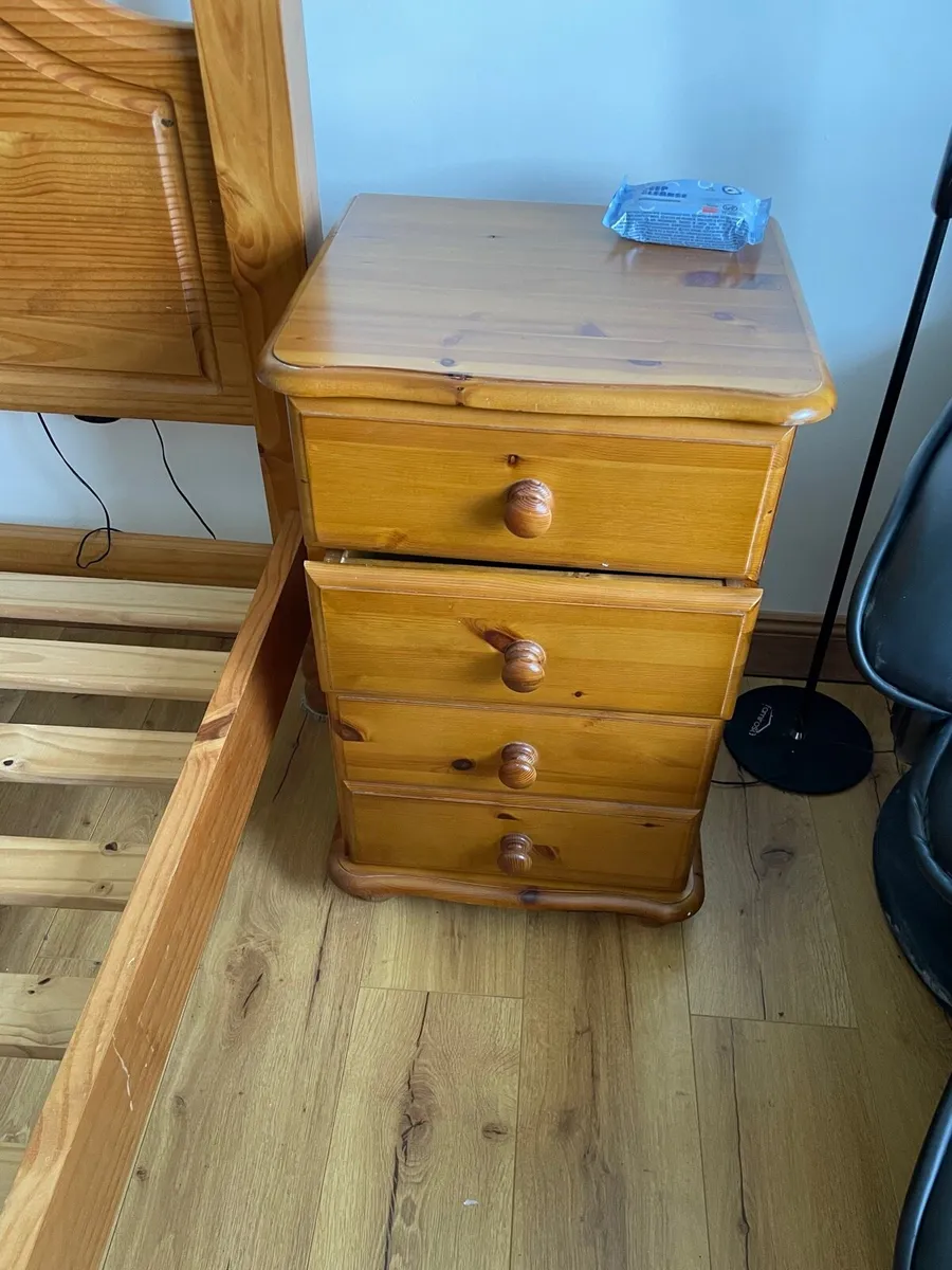 Locker pine x1 - Image 1