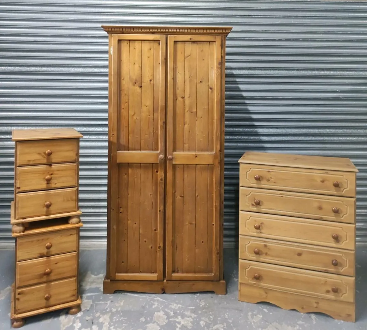 Solid Pine bedroom set *delivery - Image 2