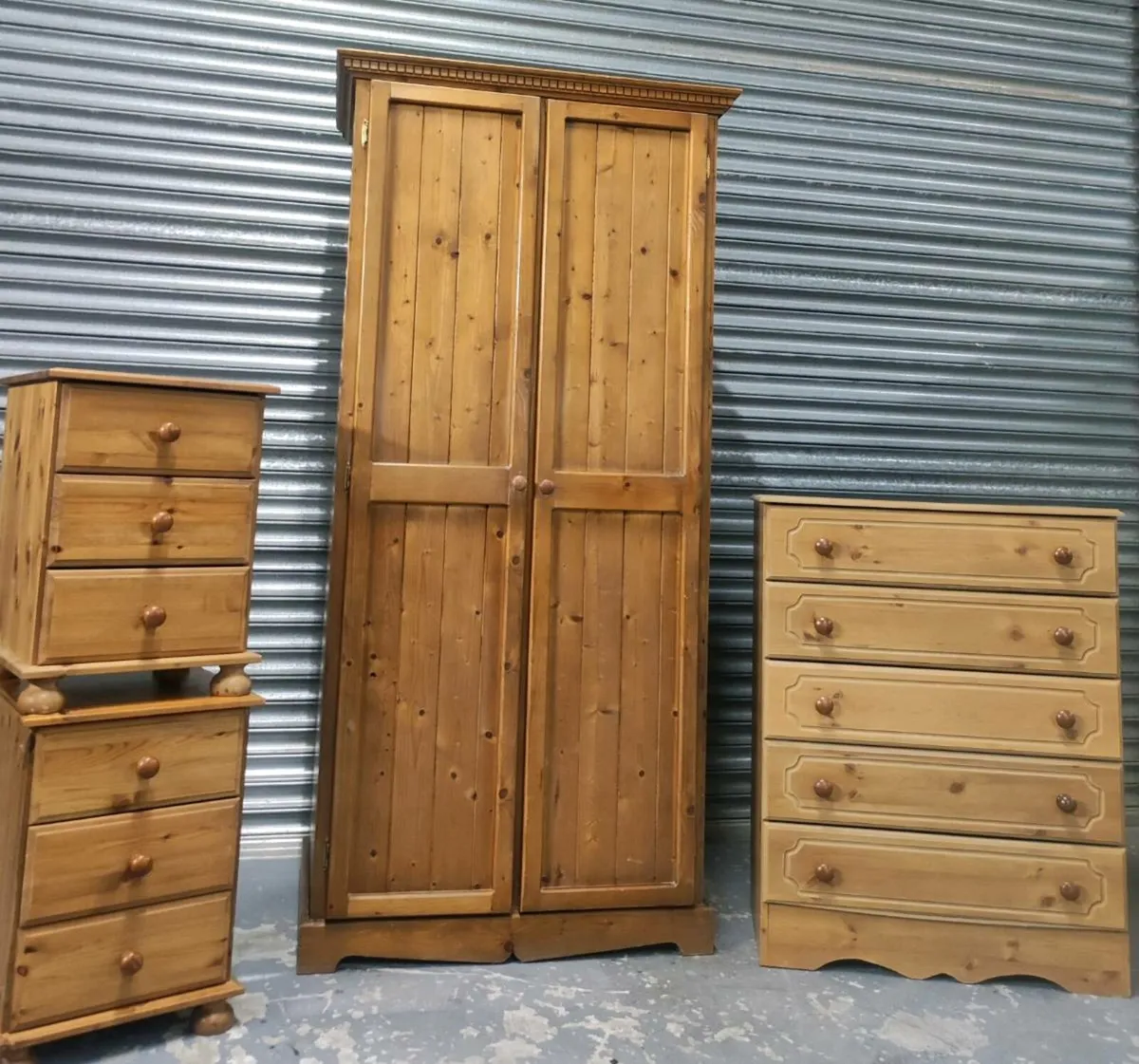 Solid Pine bedroom set *delivery - Image 1