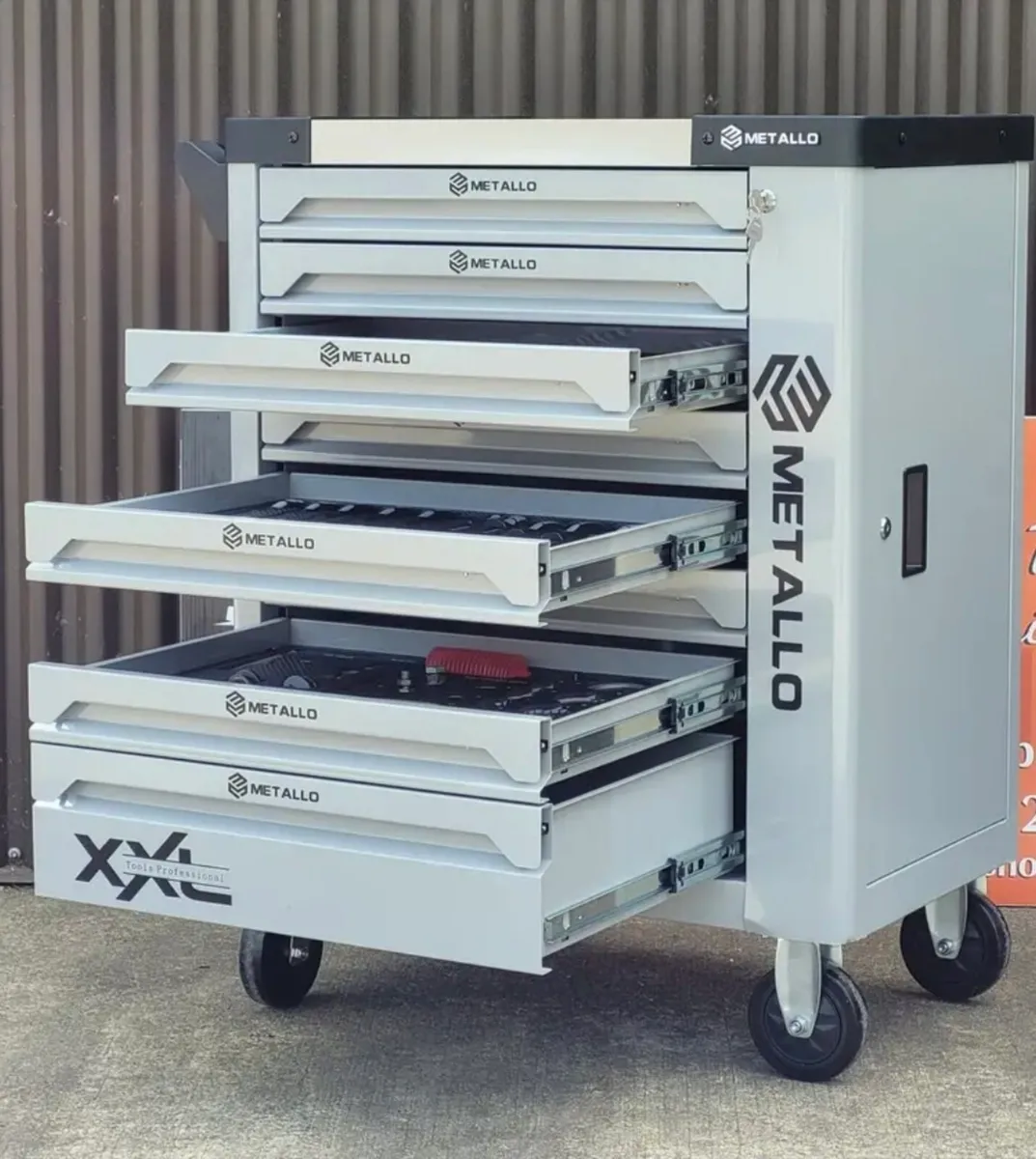 Metallo 8 drawer tool box - Image 1
