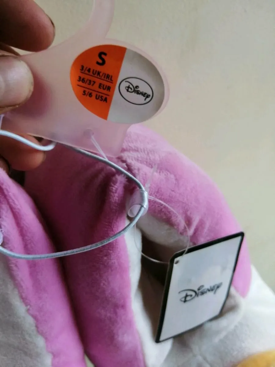 Disney slippers - Image 3