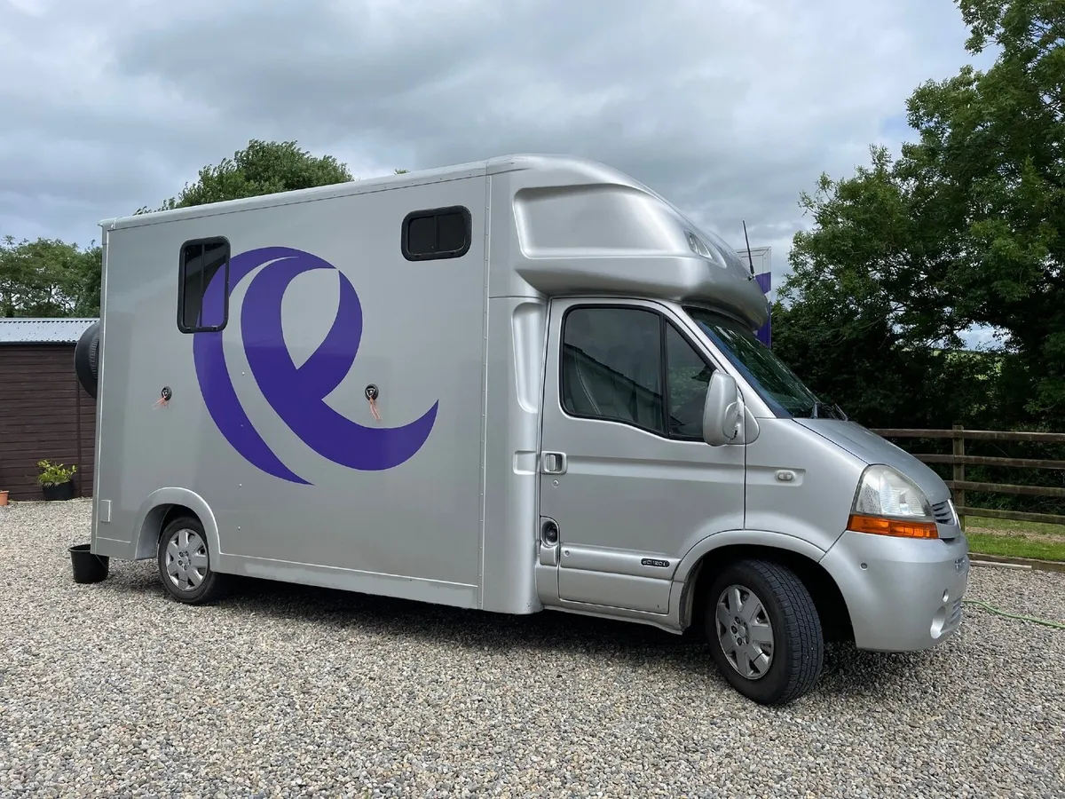 3.5T Regent Duo Horse box - Image 1