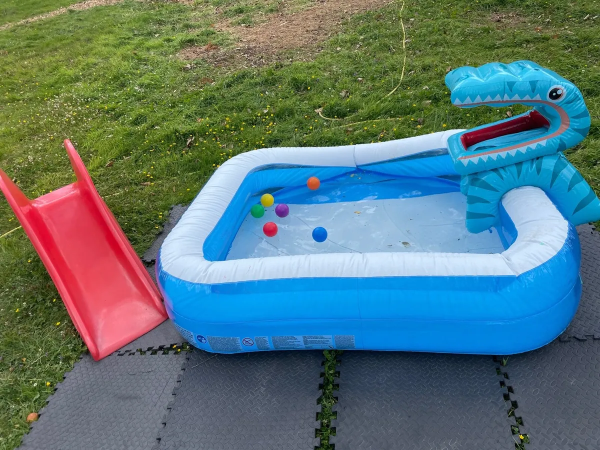 Kids pool and slide + chair - Image 1