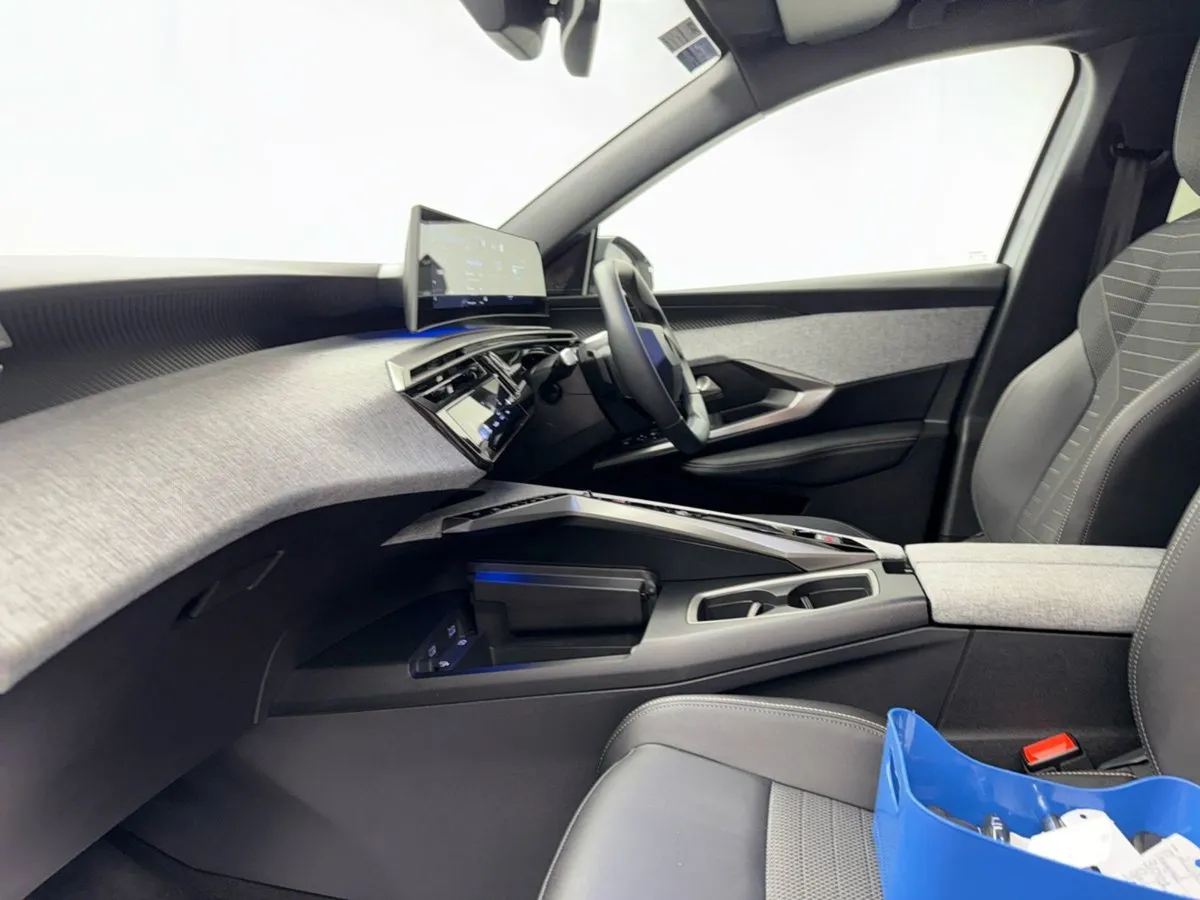 Peugeot 3008 1.2 Hybrid Allure  new Model   115 P - Image 4