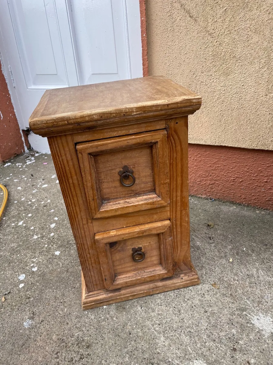 Mexican pine bedside locker - Image 1