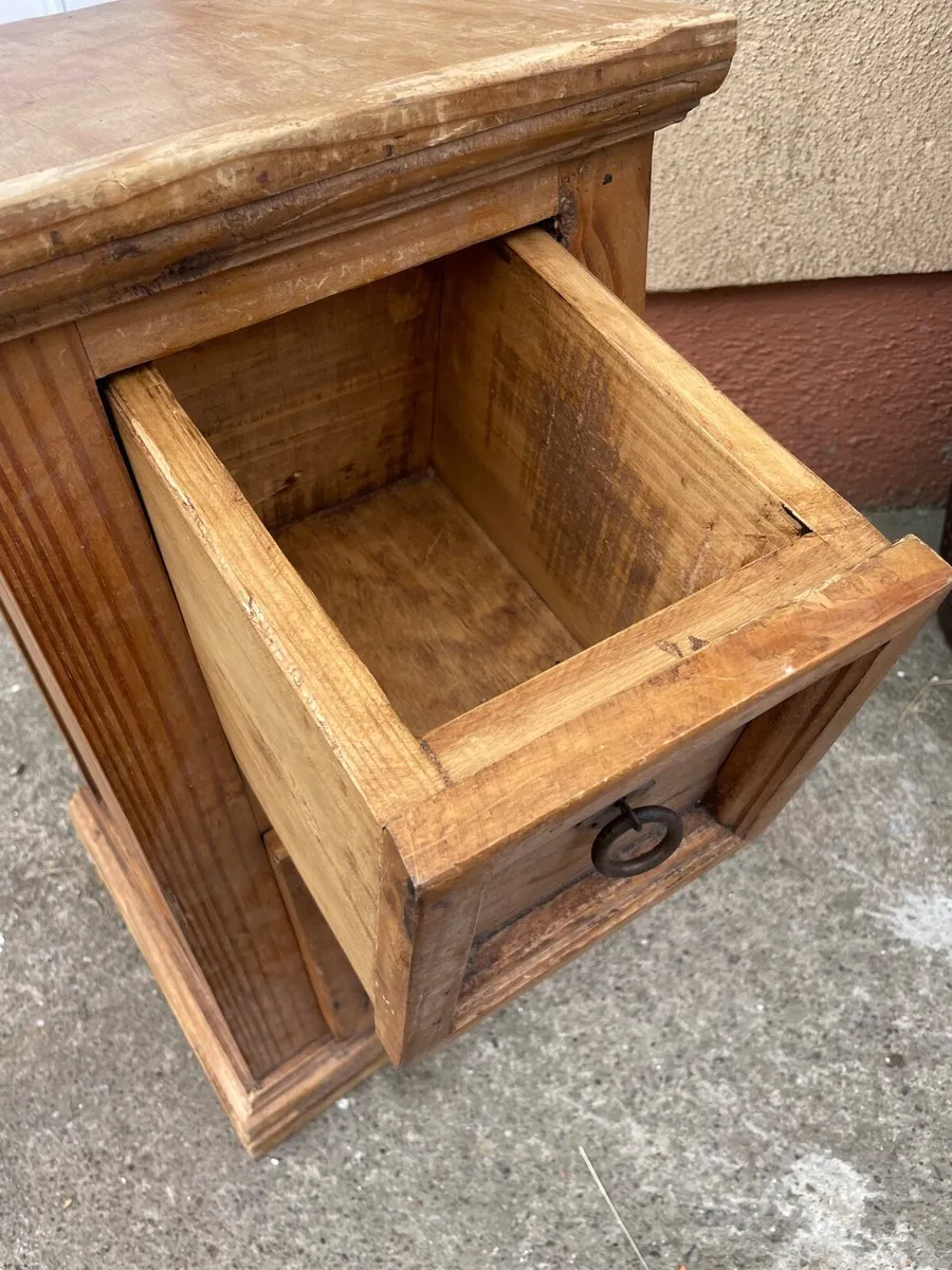 Mexican pine bedside locker - Image 2