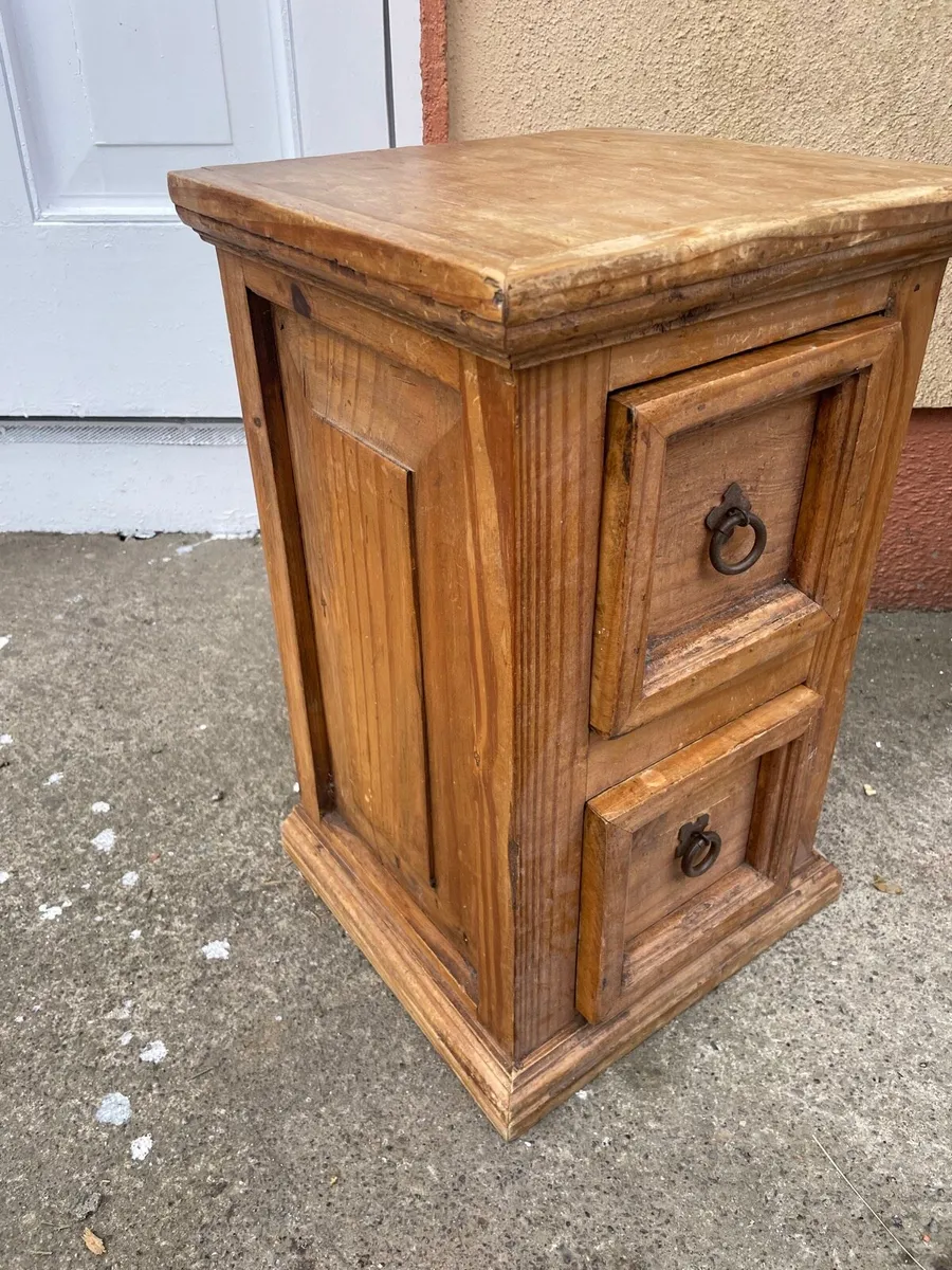 Mexican pine bedside locker - Image 4
