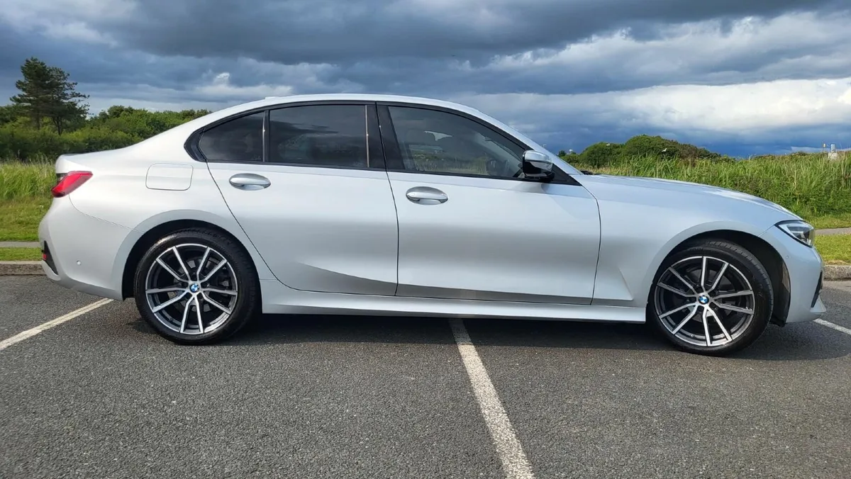 BMW 3-Series 2019 - Image 3