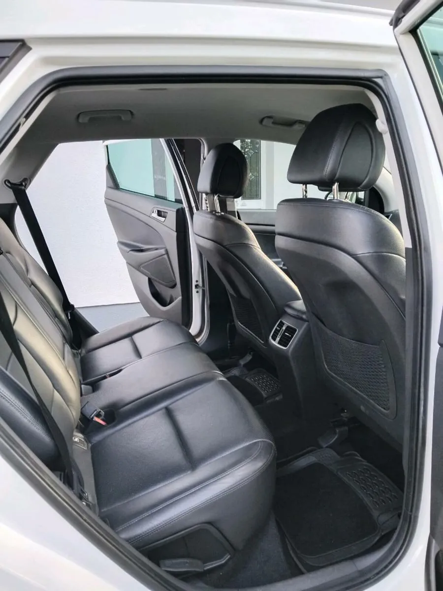 2017 Hyundai Tucson 1.7D Executive - Image 3