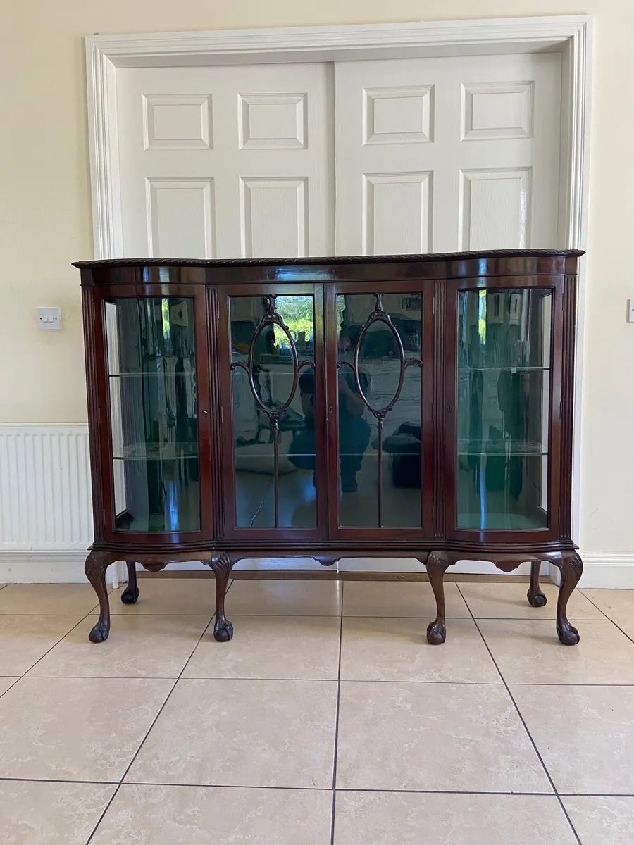 Victorian Queen Anne kidney shaped dresser - Image 1