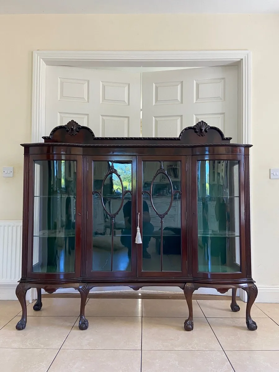 Victorian Queen Anne kidney shaped dresser - Image 2