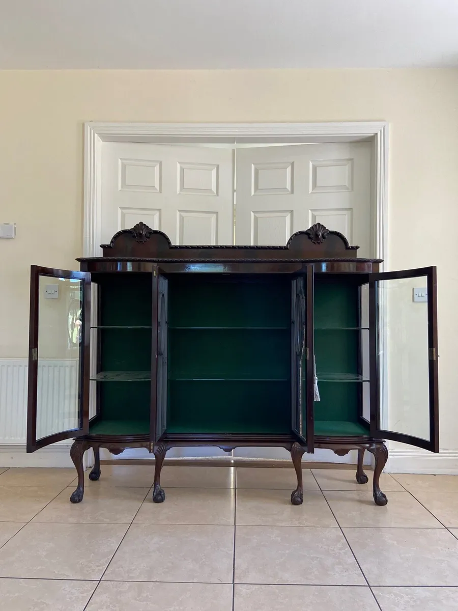 Victorian Queen Anne kidney shaped dresser - Image 4