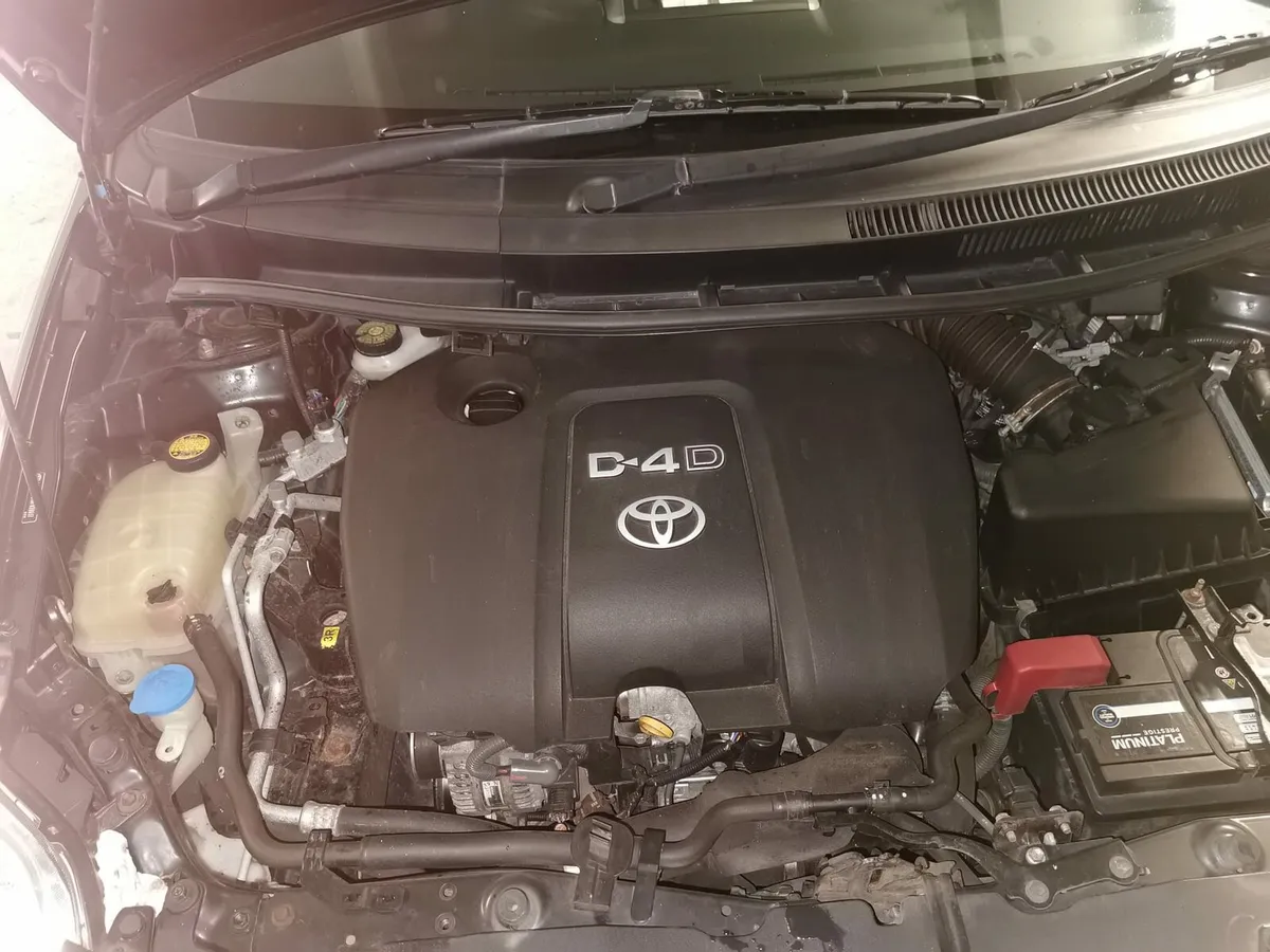 Toyota auris car - Image 1