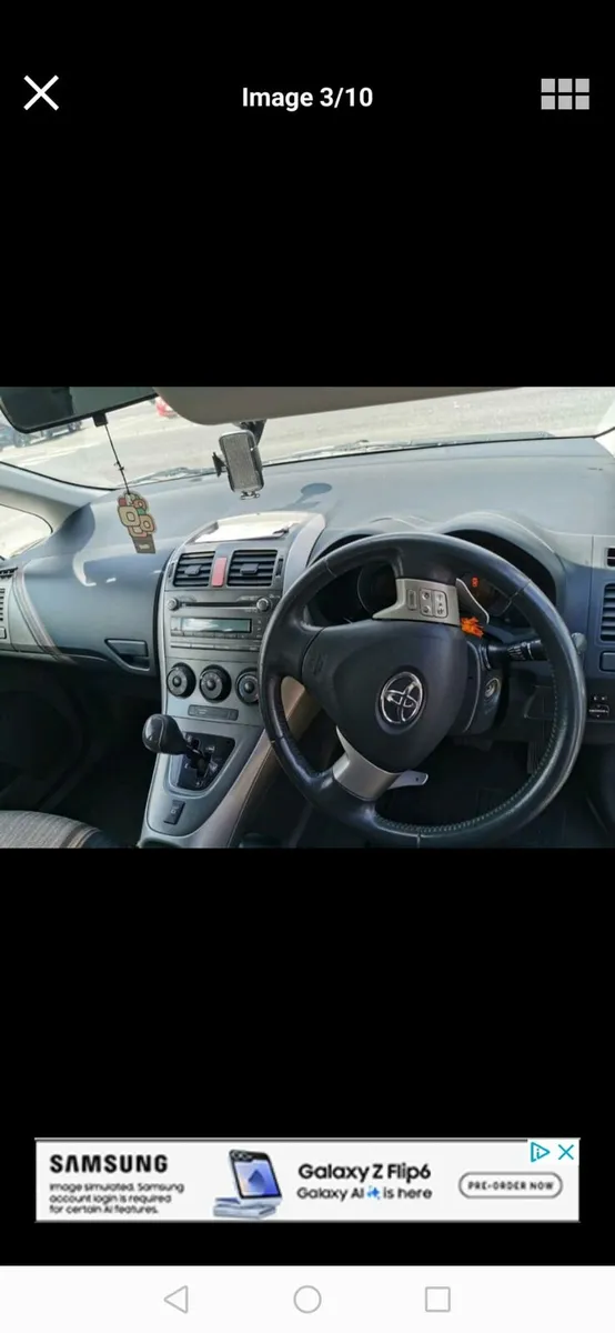 Toyota auris car - Image 2
