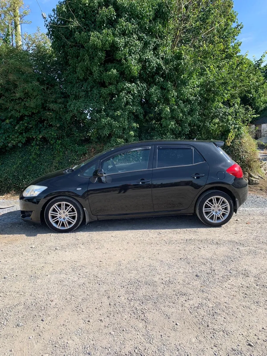 Toyota auris sr tax and tested - Image 1