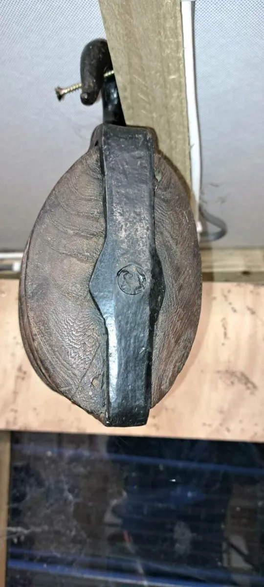 Old 1880s ship pulley - Image 2