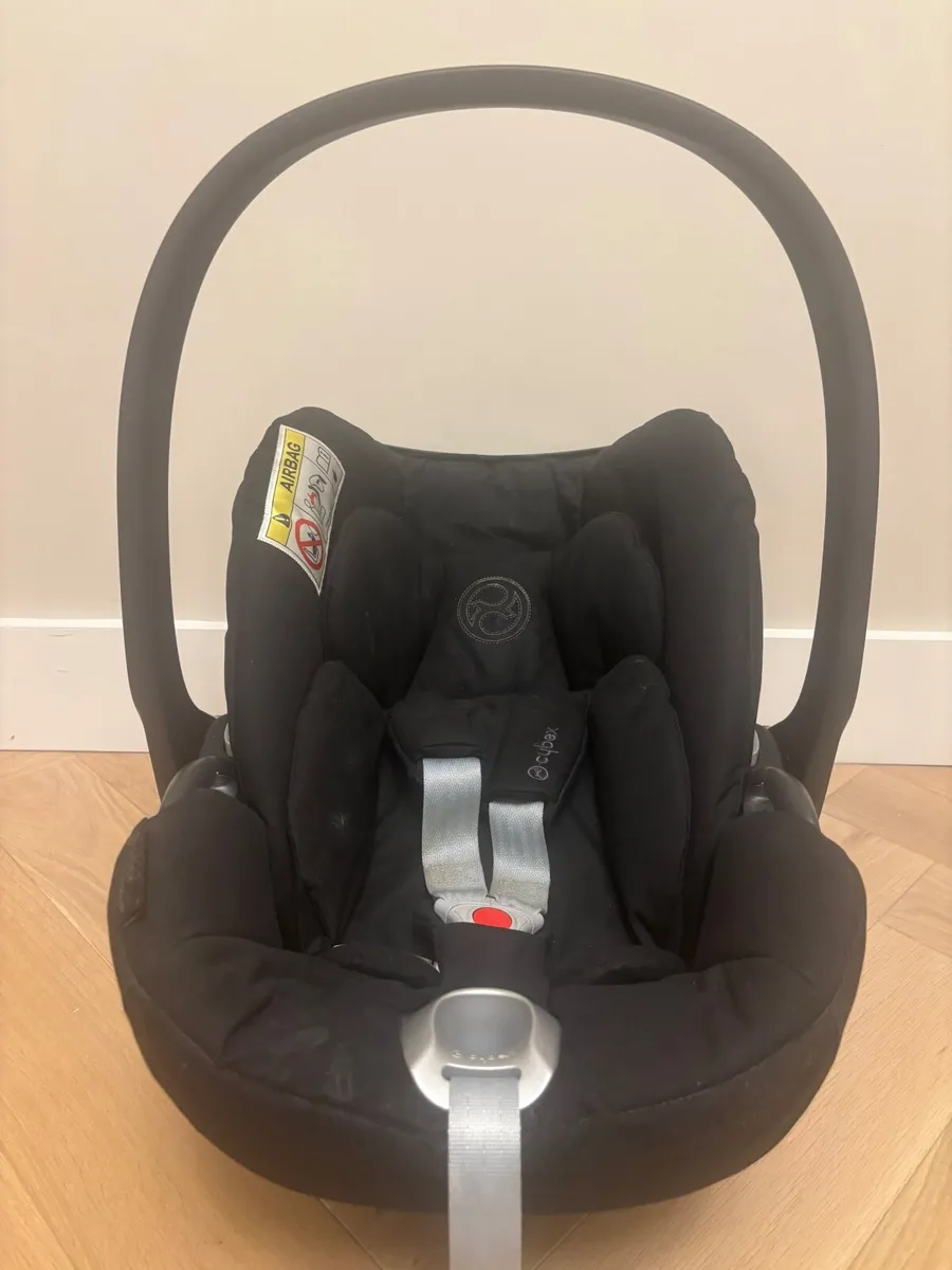 Cybex Cloud Z and Rotating Isofix Base for Sale - Image 1