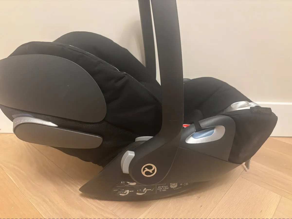 Cybex Cloud Z and Rotating Isofix Base for Sale - Image 2
