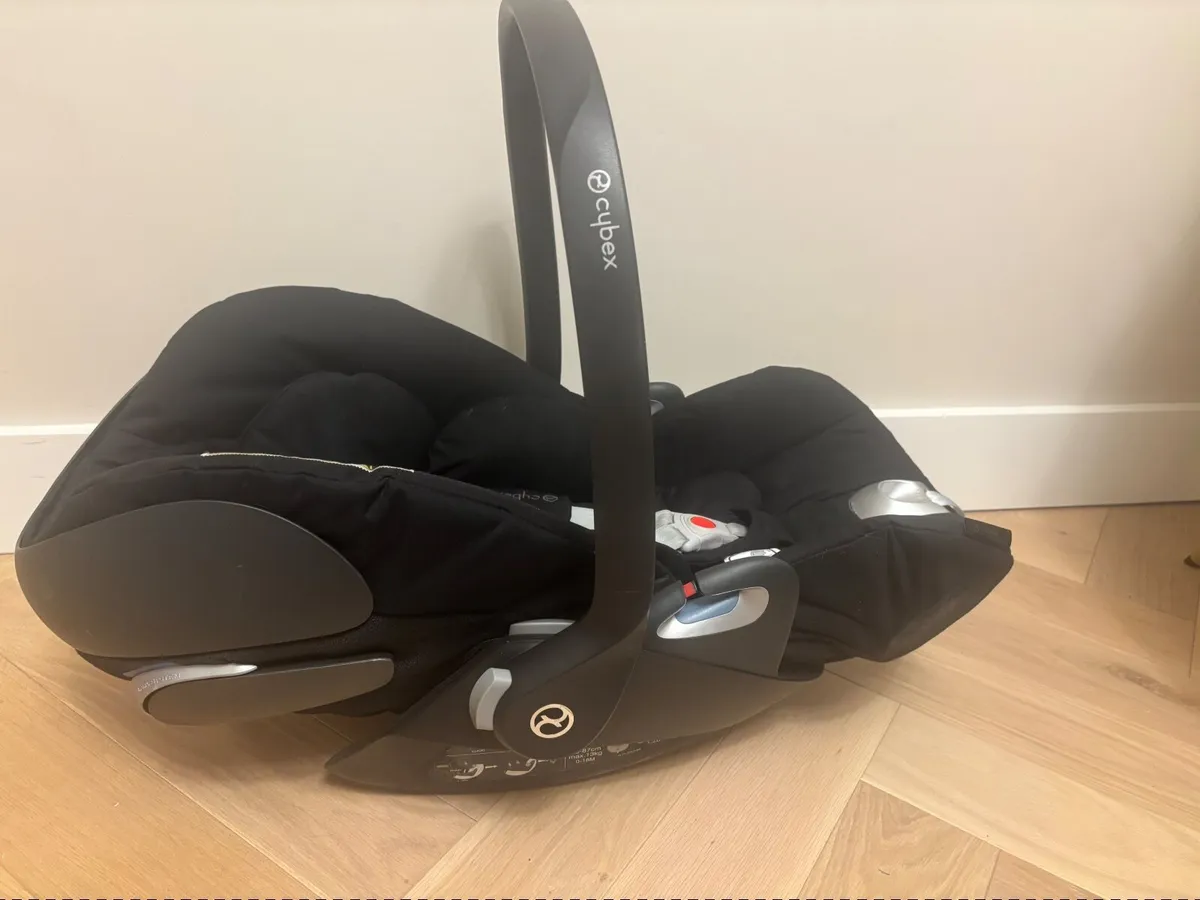 Cybex Cloud Z and Rotating Isofix Base for Sale - Image 3