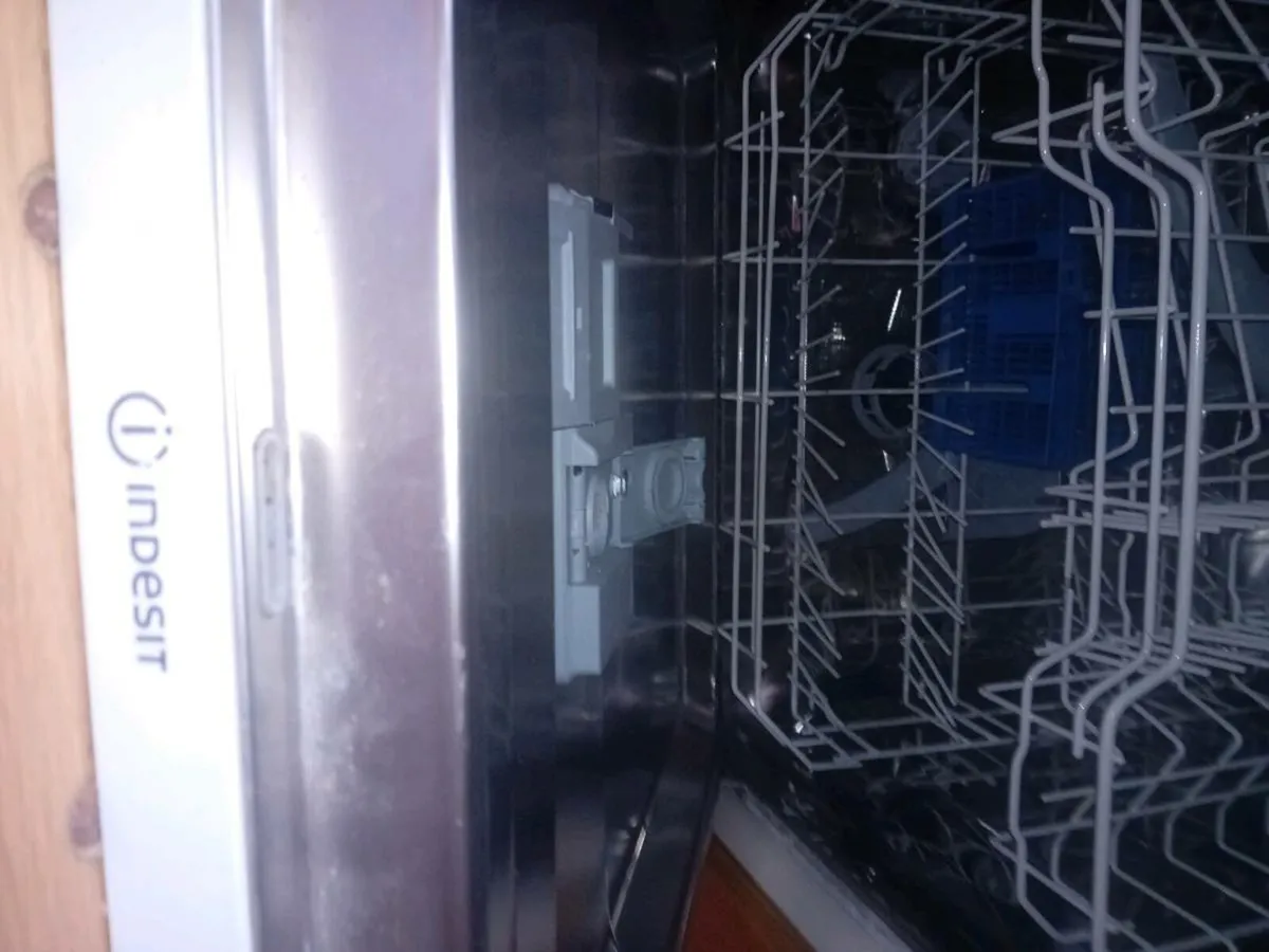 Dishwasher - Image 2