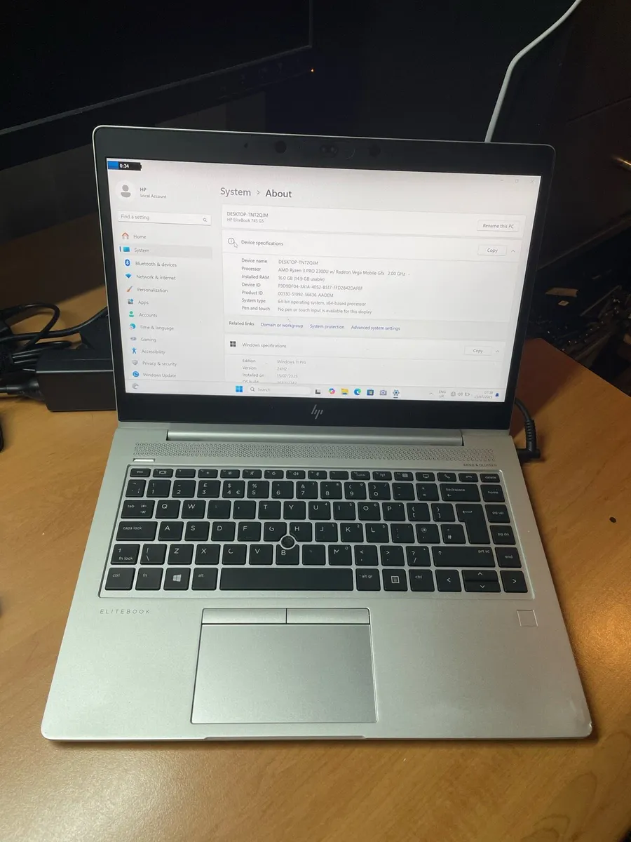 Hp laptop Ryzen 3 pro 16-256 win 11 - Image 1