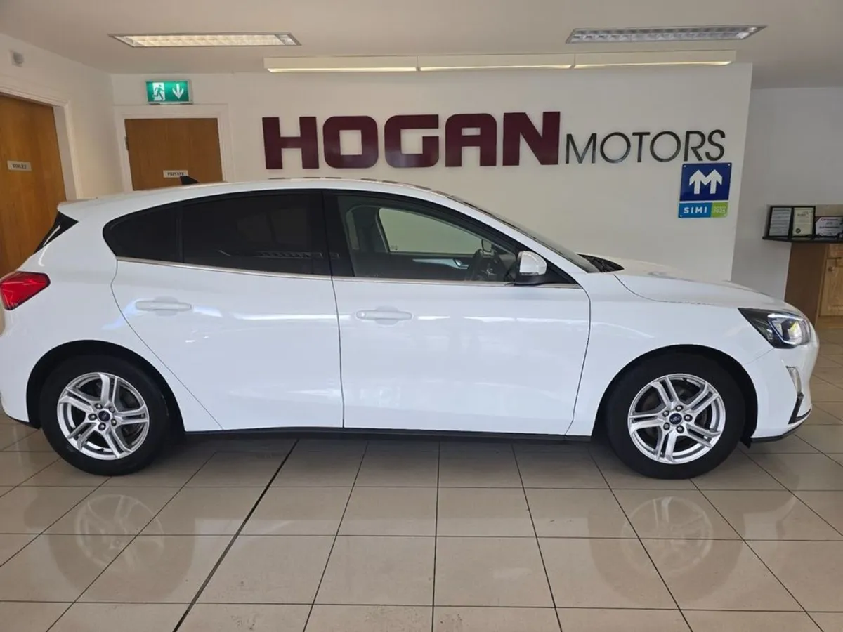 Ford Focus Zetec Diesel 120PS 5DR H/B - Image 3