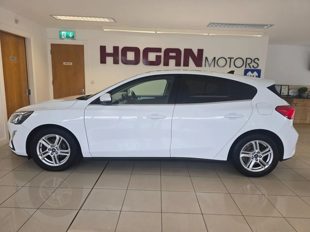 Ford Focus Zetec Diesel 120PS 5DR H/B - Image 4