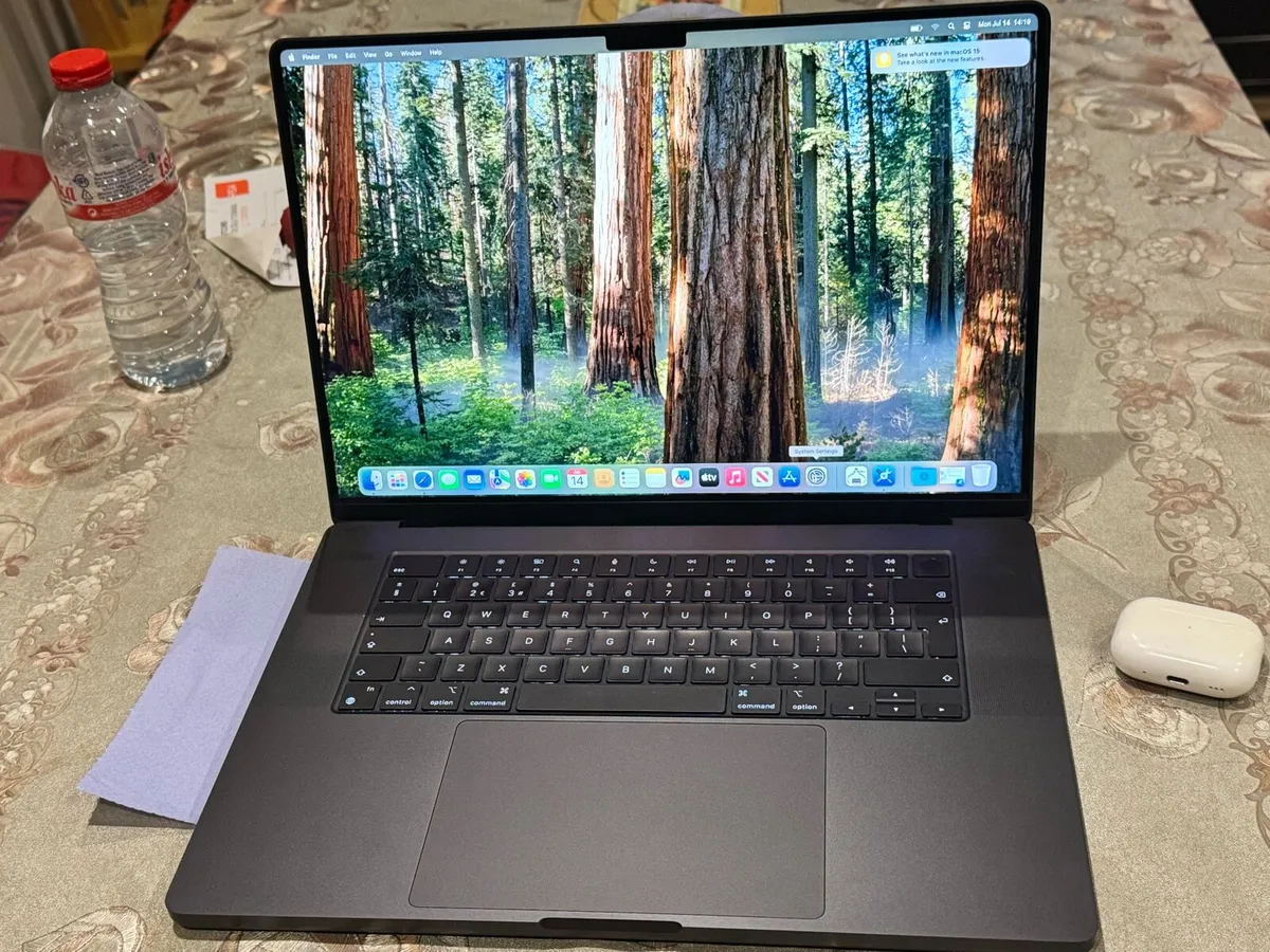 MacBook pro M3 max 64gb/ 512gb 2024