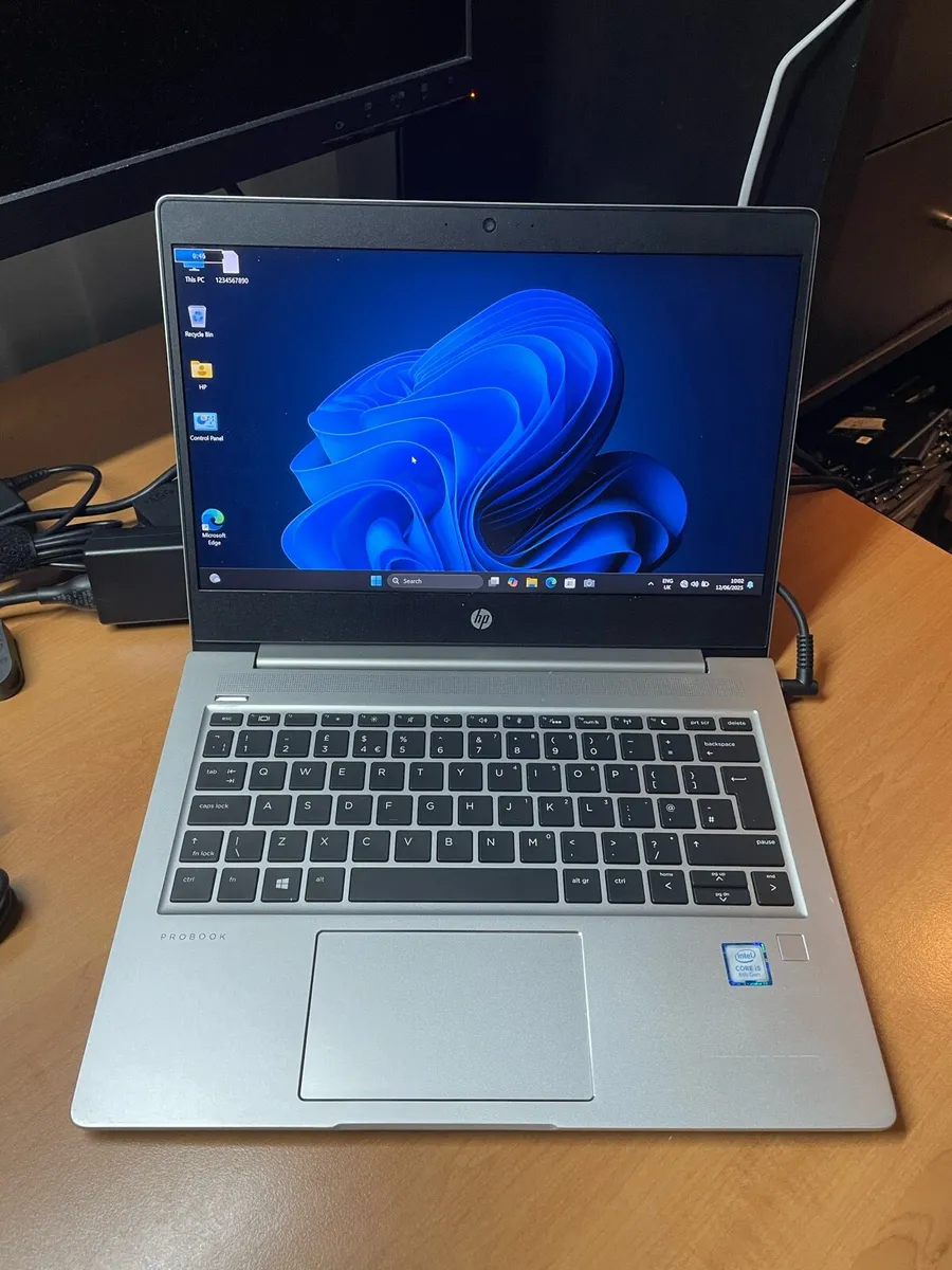 Hp laptop i5 pro 16-512-500 w11 pro - Image 1