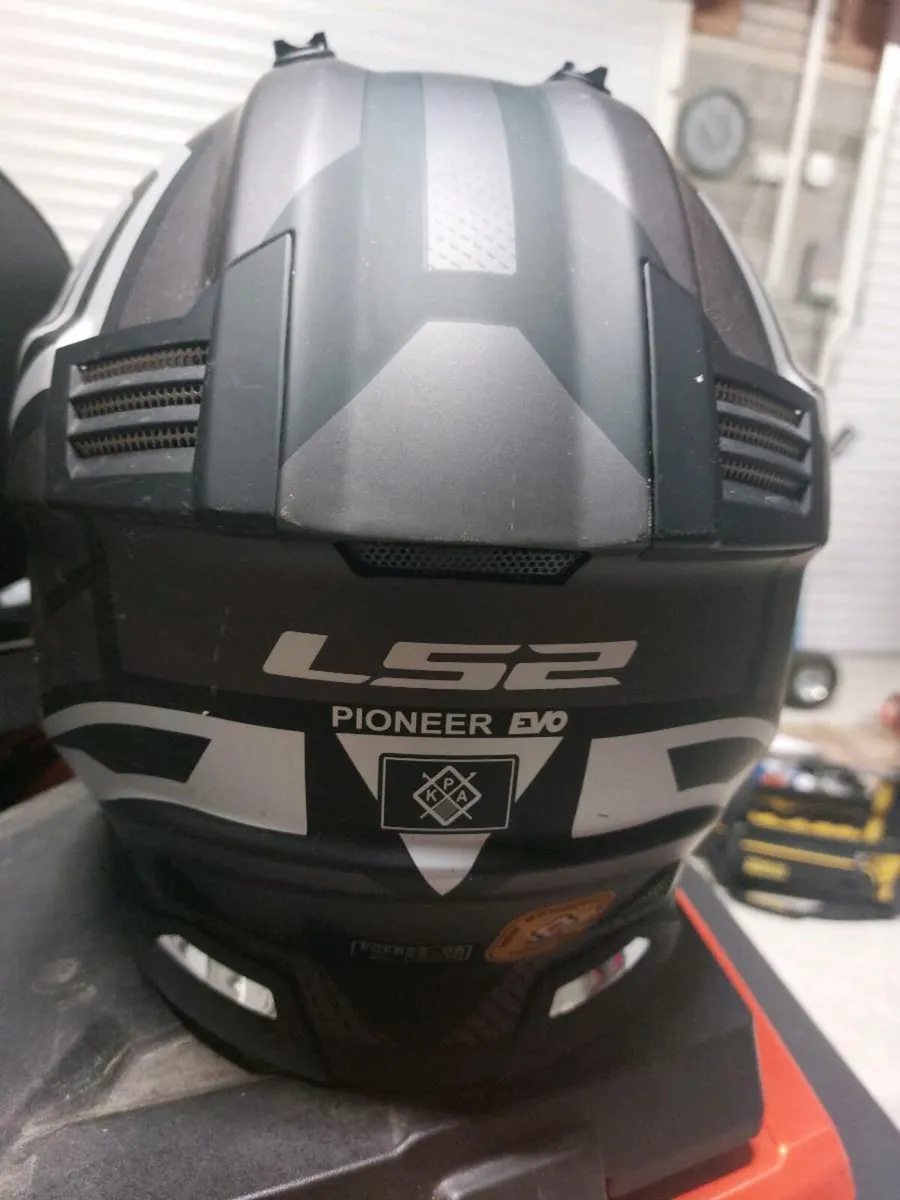 Ls2 pioneer evo helmet - Image 4