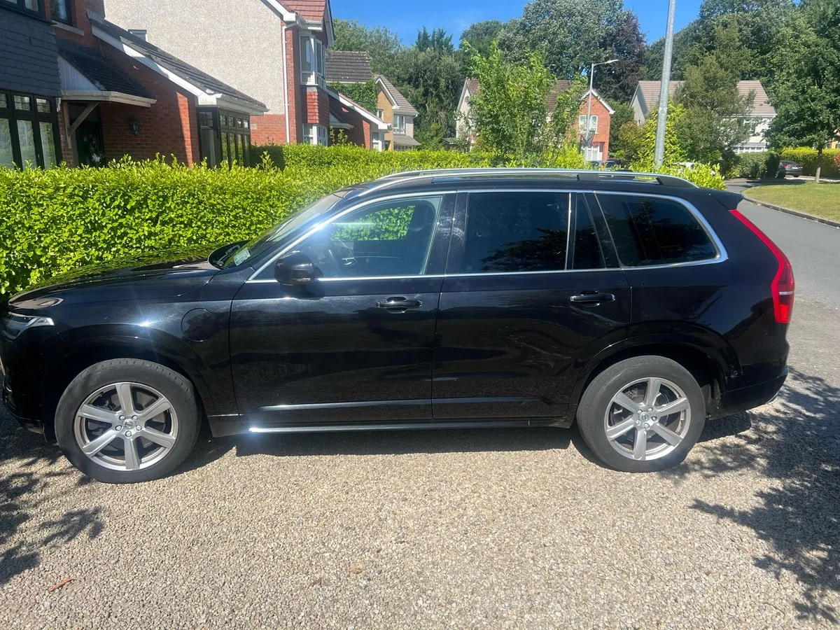 2017 - VOLVO XC90 MOMENTUM - 2.0l Hybrid. - Image 2