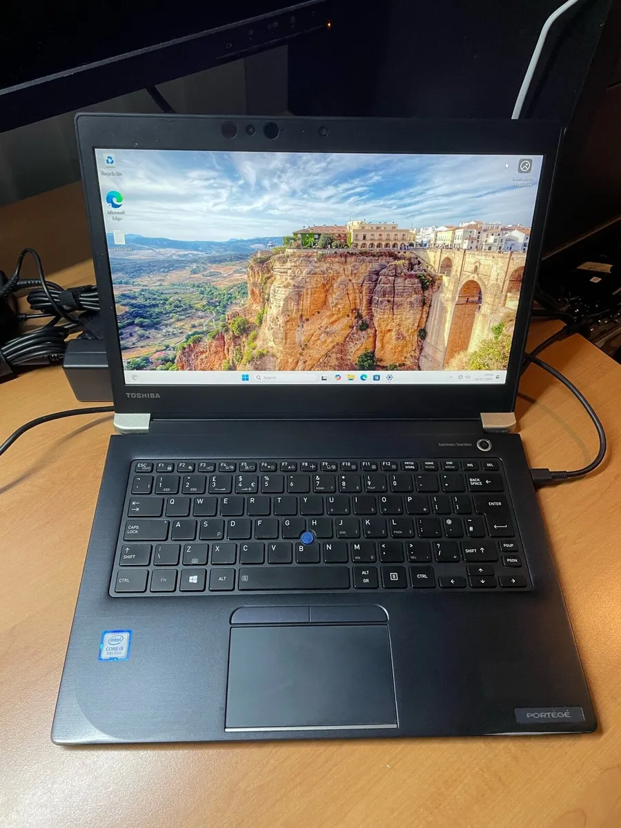 Toshiba laptop i5 pro 8-256 win 11 - Image 1