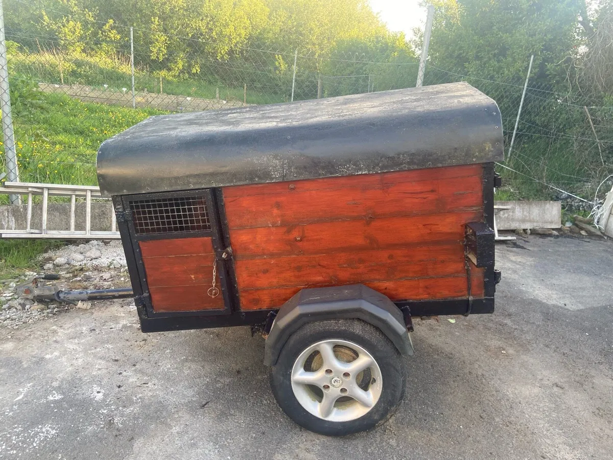 Dog box - Image 1