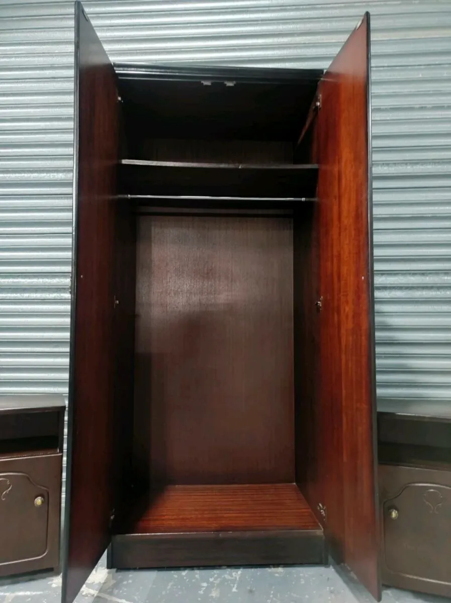 Solid Mahogany bedroom set *delivery - Image 3