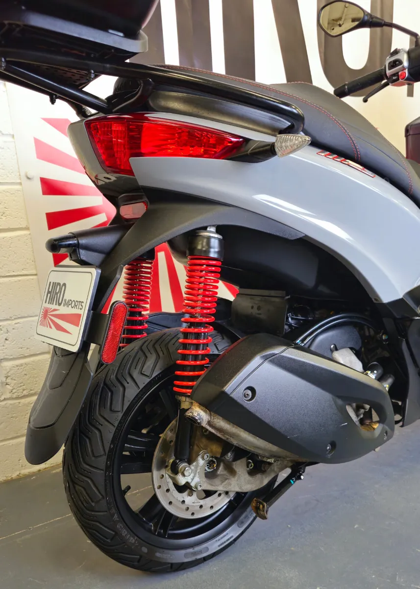 192 Piaggio MP3 - Image 4