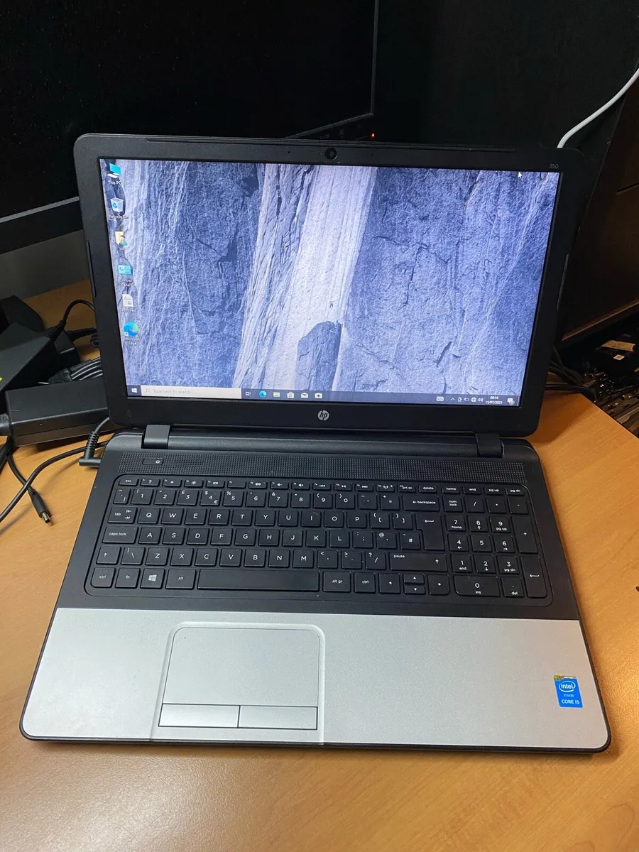 Hp laptop i5 pro 8gb 256 ssd win 10 - Image 1