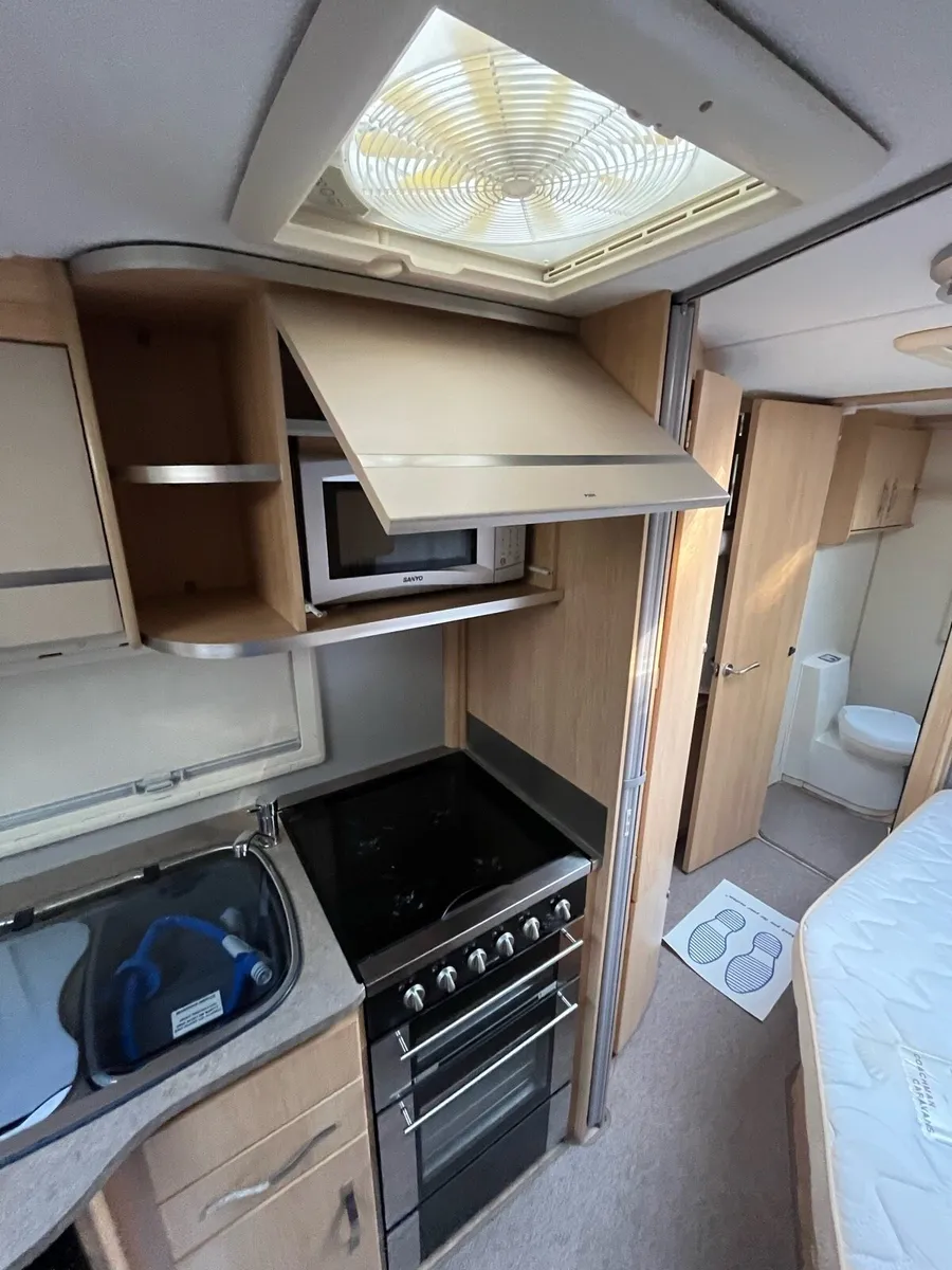 Coachman  Pastiche 560/4 lux edition - Image 4